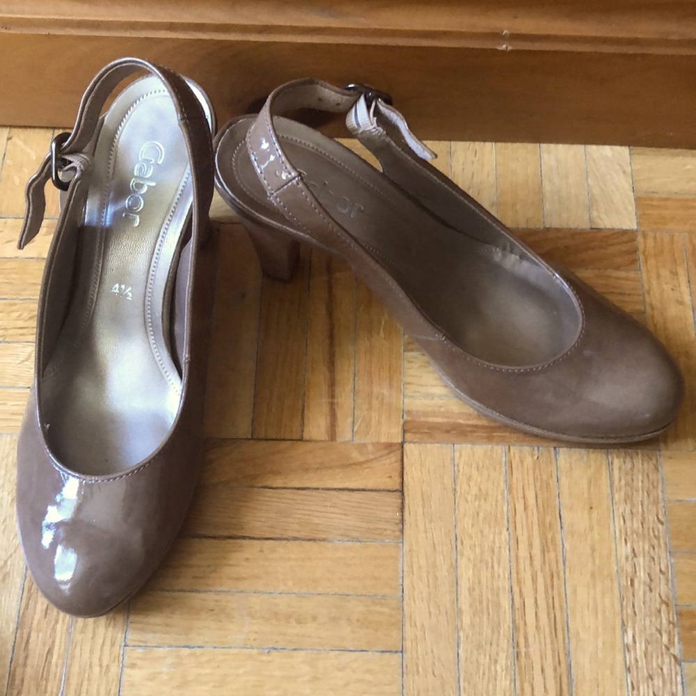 BNWT Heeled sandals